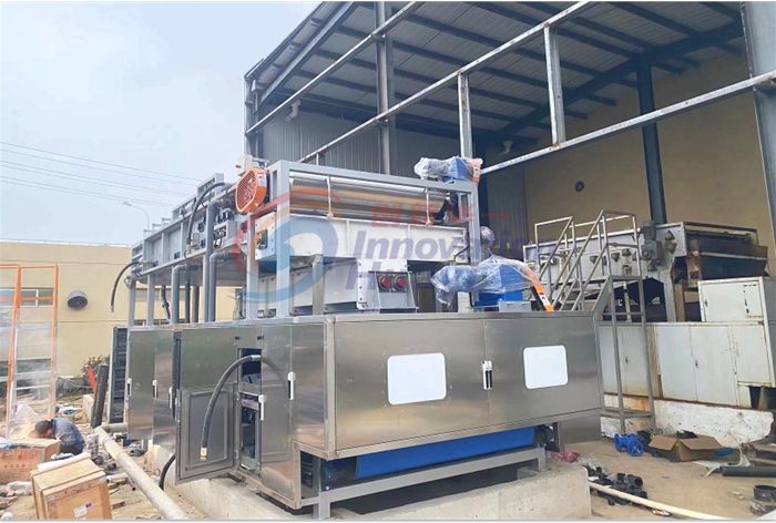 市政污泥處理高壓帶機(jī)安裝現(xiàn)場(chǎng)