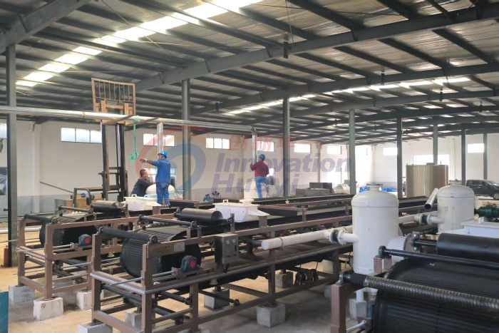 山東某硫酸鉀脫水項(xiàng)目三臺(tái)帶式真空過濾機(jī)安裝現(xiàn)場(chǎng)